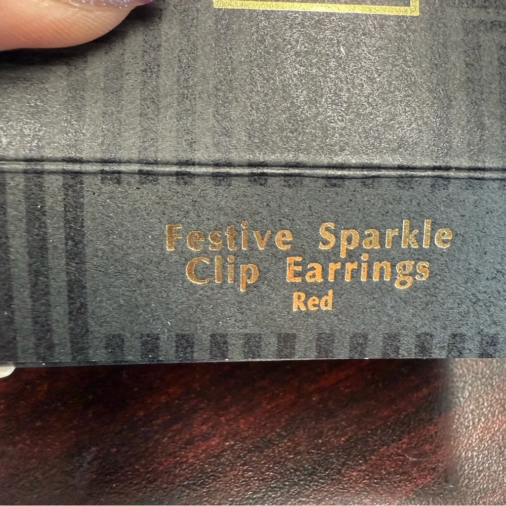 Avon “Festive Sparkle” Red and Gold Floral clip Earrings NIB vintage 1992